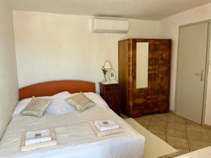 Apartment by the Church on Olib