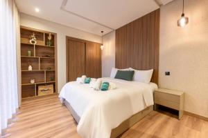 Designer 2 Bedroom Gueliz retreat Pool - Gym - Parking