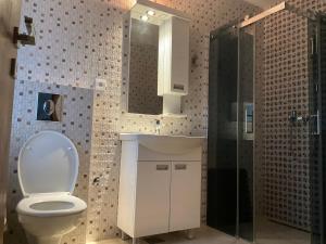 Red Brick Airport Apartment