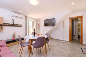 House Anka Peaceful Holiday Home with Private Parking on Losinj Island