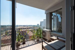 Skyline View - Design Apartment - Bicocca Metro