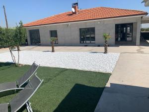 Modern Detached Chalet with Pool