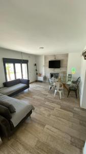 Modern Detached Chalet with Pool
