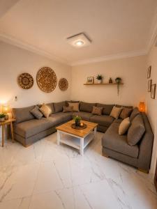 Palm Studio Pool & Parking