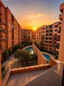 Palm Studio Pool & Parking
