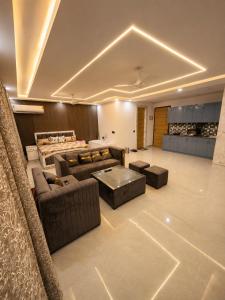 Elvora Stays - Studio with Jacuzzi