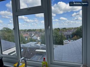 New Top Floor Studio Sleeps 3 Very Spacious
