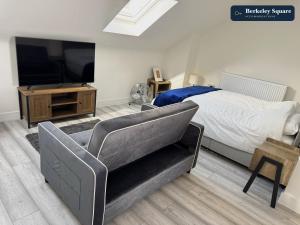 New Top Floor Studio Sleeps 3 Very Spacious