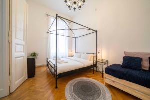 Spacious 4 bedroom apartment 2 bathrooms