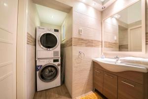 Spacious 4 bedroom apartment 2 bathrooms
