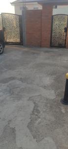 Red Brick Airport Apartment