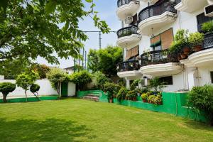 UrbanNest Stays Boutique Studio KD Singh Metro
