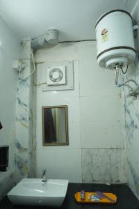 UrbanNest Stays Boutique Studio KD Singh Metro