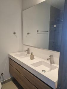 Apartamento con laguna de aguas cristalinas