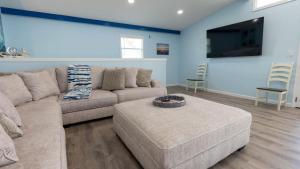 New 5BR Remodel, Heated Pool, Gameroom, up to 20 home