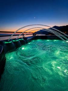 Apartman Štorija with Private Jacuzzi-Brela