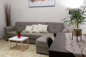 Mani Spot Casa Elia