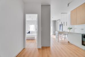 COMFISTAY Koszyka 45 - Modern Apartment with Private Parking