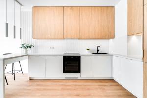 COMFISTAY Koszyka 45 - Modern Apartment with Private Parking