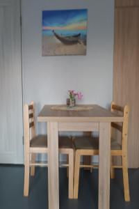 Idille Studio with Patio & Free Parking
