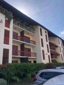 Cozy Manor, modern apt with 24h security, Balcony