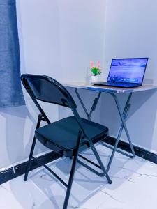 Cozy home by joyce,Room 1, 2mins walk to the Zanzibar airport