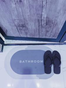 Cozy home by joyce,Room 1, 2mins walk to the Zanzibar airport