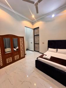 Cozy home by joyce,Room 1, 2mins walk to the Zanzibar airport