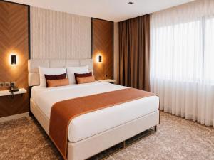 Nevv City Hotel