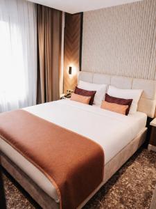 Nevv City Hotel