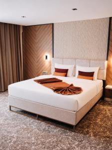 Nevv City Hotel