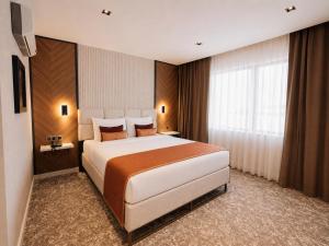 Nevv City Hotel