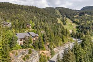 Bluffs - Luxury 2 Bed Ski in Ski out - Views!