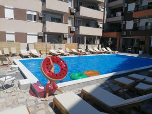 Kristi Lux NEW 1-bedroom apartment with Pool, Balcony and FREE Parking