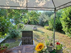Studio with garden near the sea