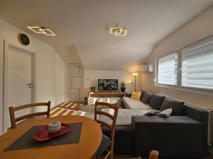 Airport Apartment II