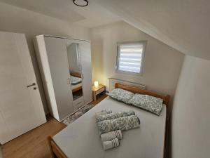 Airport Apartment II