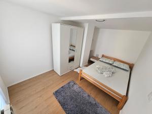 Airport Apartment II