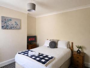 52 - room 3 - smart TV