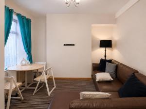 52 - room 3 - smart TV