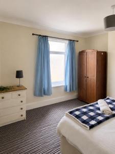 52 - room 3 - smart TV