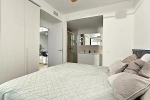 Seaview Apartment ~ Modern ~ Close to Beach ~ Pool