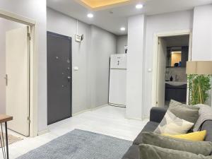 Modern Apartment Steps from Taksim