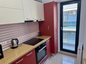 Mamaia Beach LuxyMar 3 Apartment