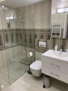 Mamaia Beach LuxyMar 3 Apartment