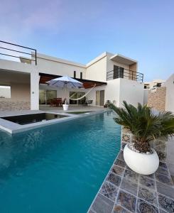 Luxury Sunset Retreat 3BR 3BA Pool