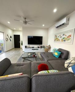 Luxury Sunset Retreat 3BR 3BA Pool