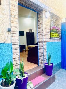Cosy appartement avec patio au centre ville, bien équipé, Fibre haut débit