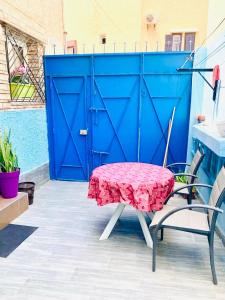 Cosy appartement avec patio au centre ville, bien équipé, Fibre haut débit