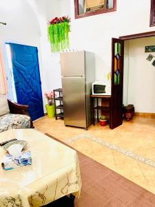 Cosy appartement avec patio au centre ville, bien équipé, Fibre haut débit